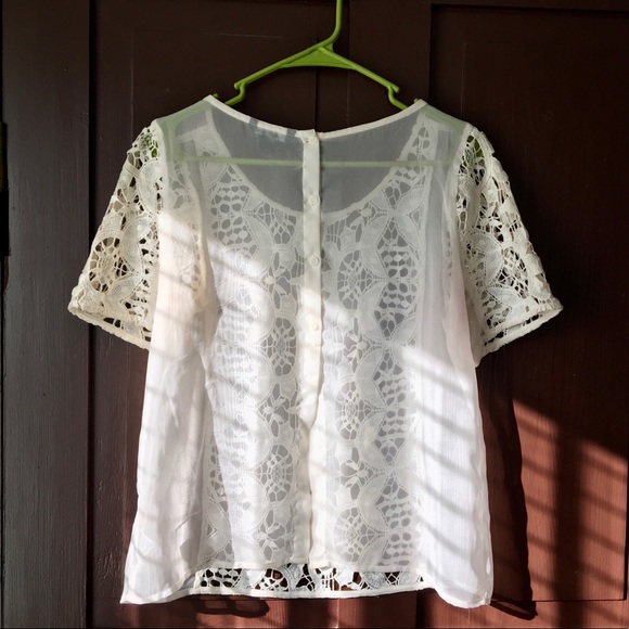 🌼3 for $20🌼 AEO Crocheted Lace Sheer Top - Picture 2 of 3